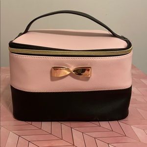 Victoria’s Secret train case